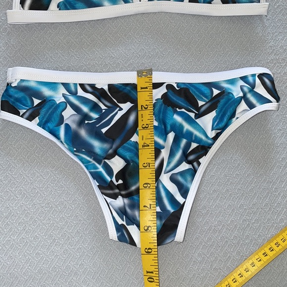 ๐โค๏ธ๐บ๐ธJuly 4th Sale! ๐บ๐ธ๐โค๏ธ Triangle Tropical Print Bikini Set - Picture 9 of 9